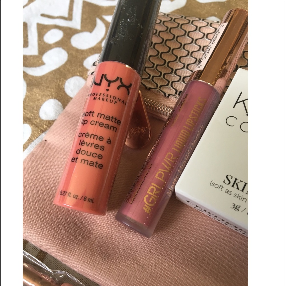 🎉HP🎉🌸Pretty in Pink Make Up Bundle🌸 - Picture 3 of 4